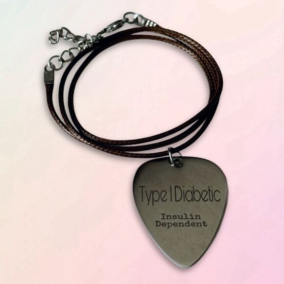 T1D Medical Alert, Guitar Pick Charm & Adjustable Rope, Unisex - Picture 1 of 11